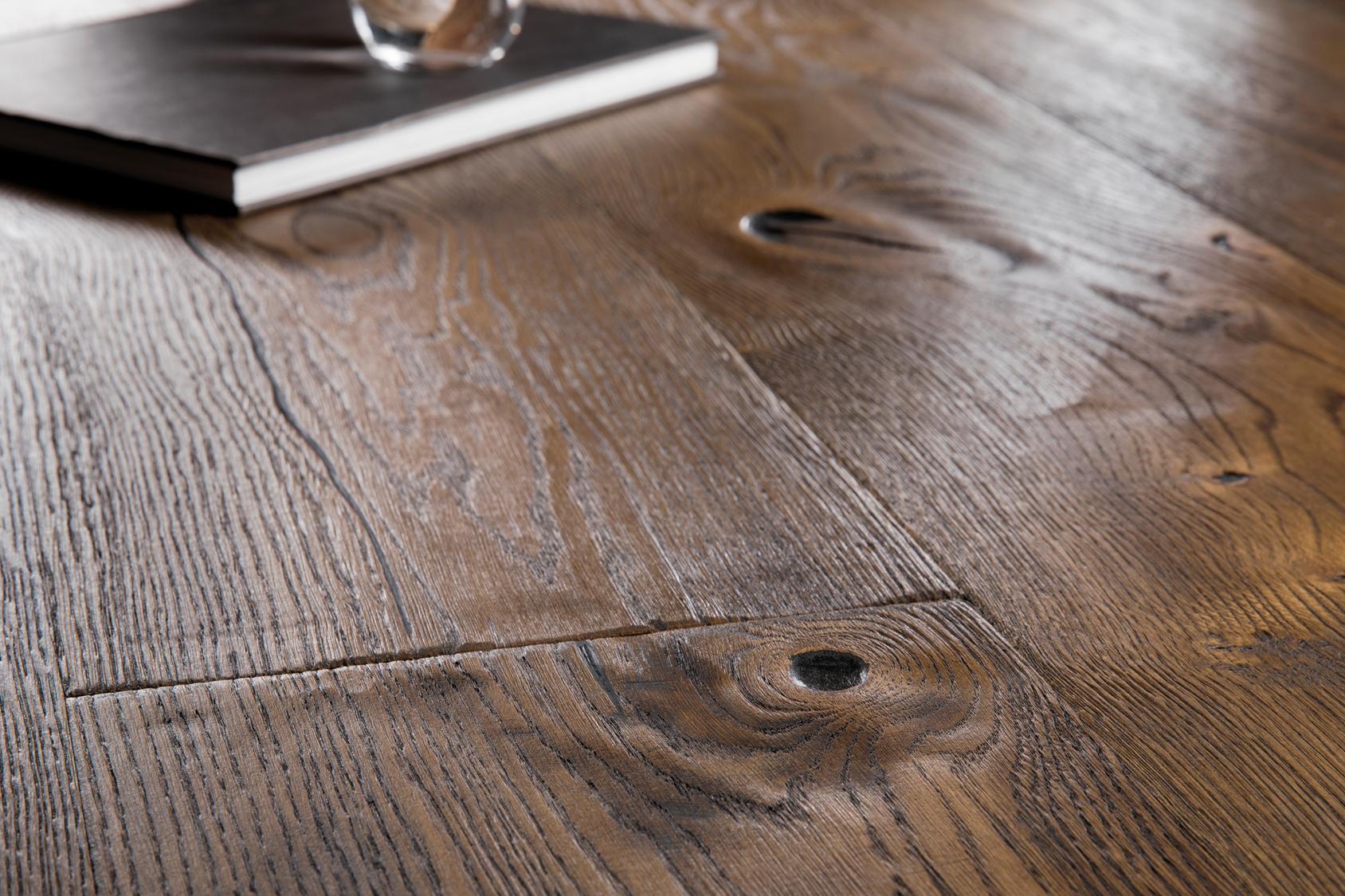 Boen Espressivo Engineered Antique brown Oak Planks Flooring, Brushed & L/Natural: 14.0 x 209 x 2,200 mm