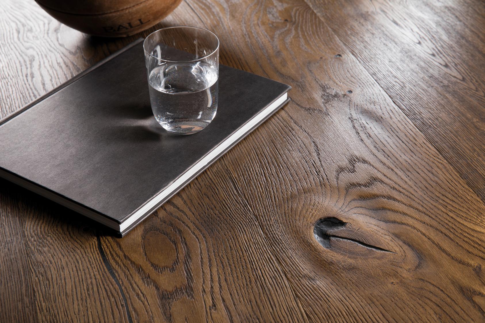 Boen Espressivo Engineered Antique brown Oak Planks Flooring, Brushed & L/Natural: 14.0 x 209 x 2,200 mm