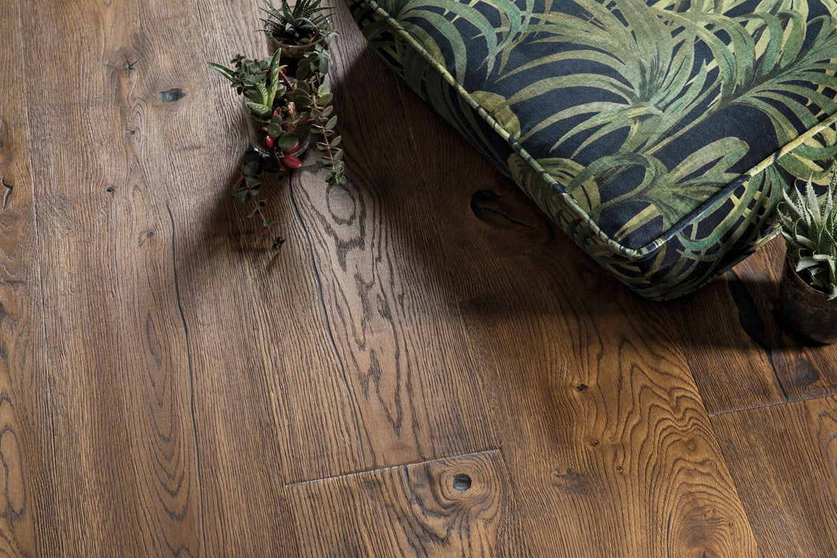 Boen Espressivo Engineered Antique brown Oak Planks Flooring, Brushed & L/Natural: 14.0 x 209 x 2,200 mm