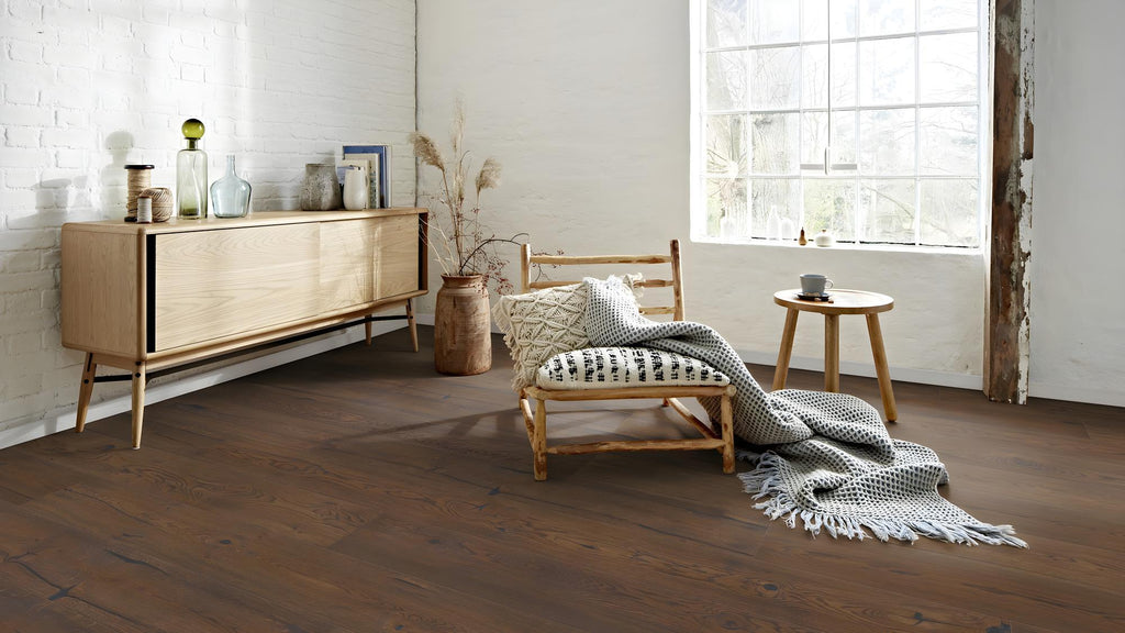 Boen Espressivo Engineered Antique brown Oak Planks Flooring, Brushed & L/Natural: 14.0 x 209 x 2,200 mm
