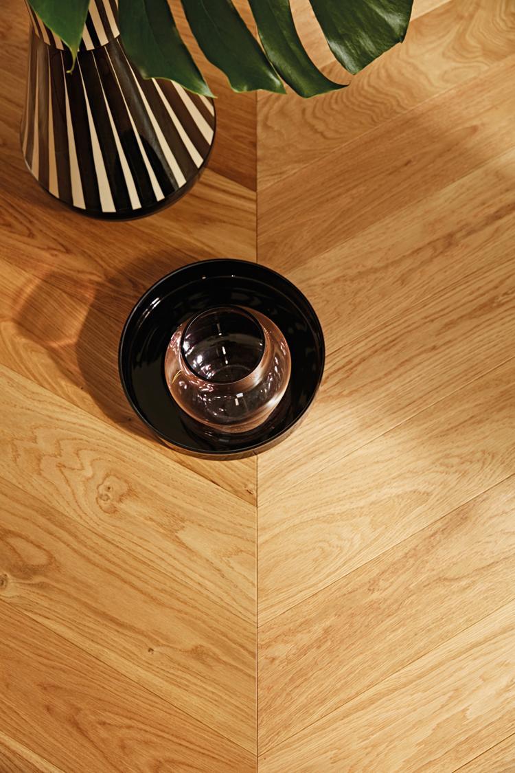 Boen Adagio Engineered Oak Chevron Flooring, Brushed & L/Natural, A & B Planks: 14.0 x 138 x 611 mm