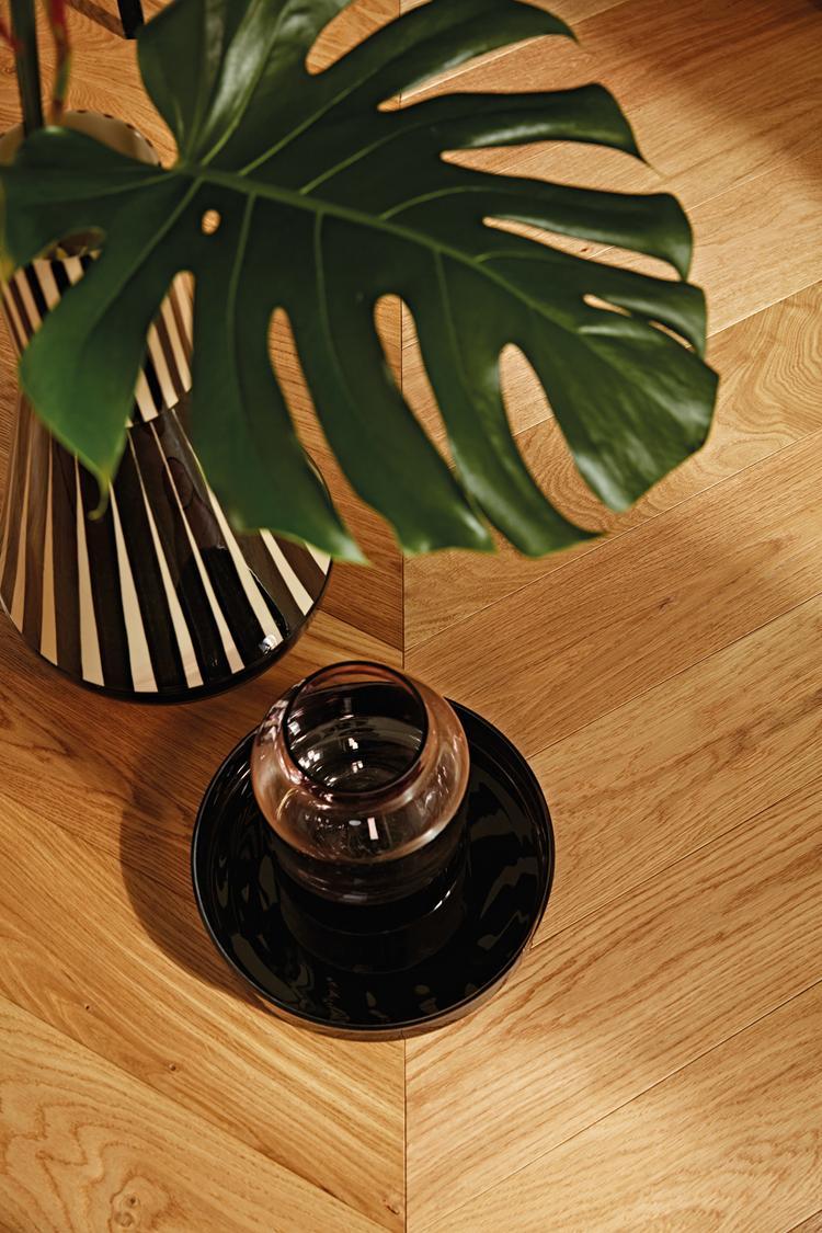 Boen Adagio Engineered Oak Chevron Flooring, Brushed & L/Natural, A & B Planks: 14.0 x 138 x 611 mm