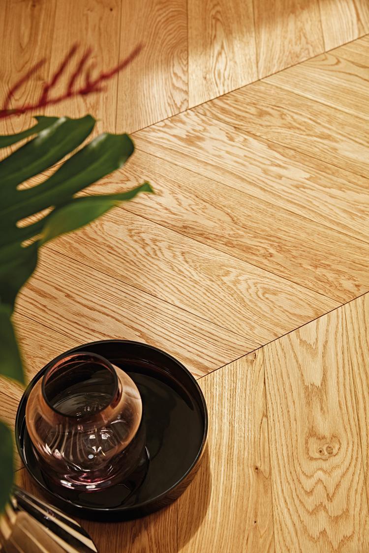 Boen Adagio Engineered Oak Chevron Flooring, Brushed & L/Natural, A & B Planks: 14.0 x 138 x 611 mm