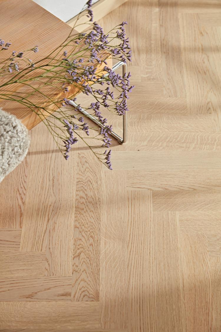 Boen Engineered White Oak Herringbone Flooring, L/Matt: 10.0 x 70 x 470 mm