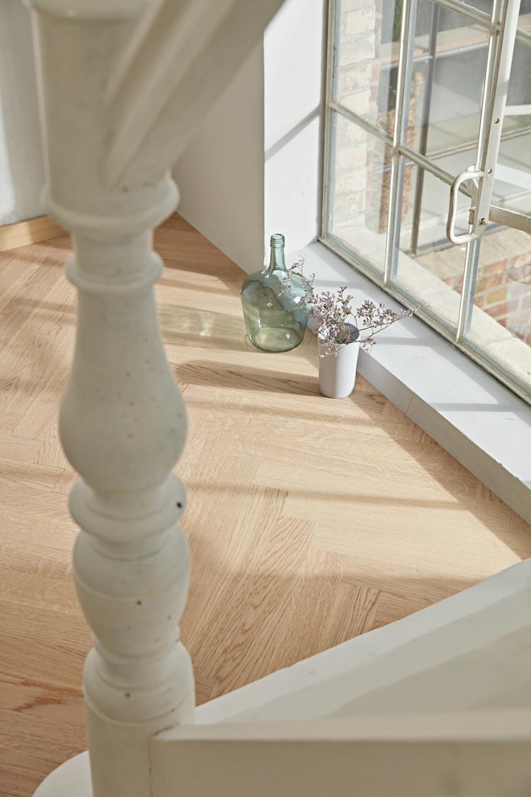 Boen Engineered White Oak Herringbone Flooring, L/Matt: 10.0 x 70 x 470 mm
