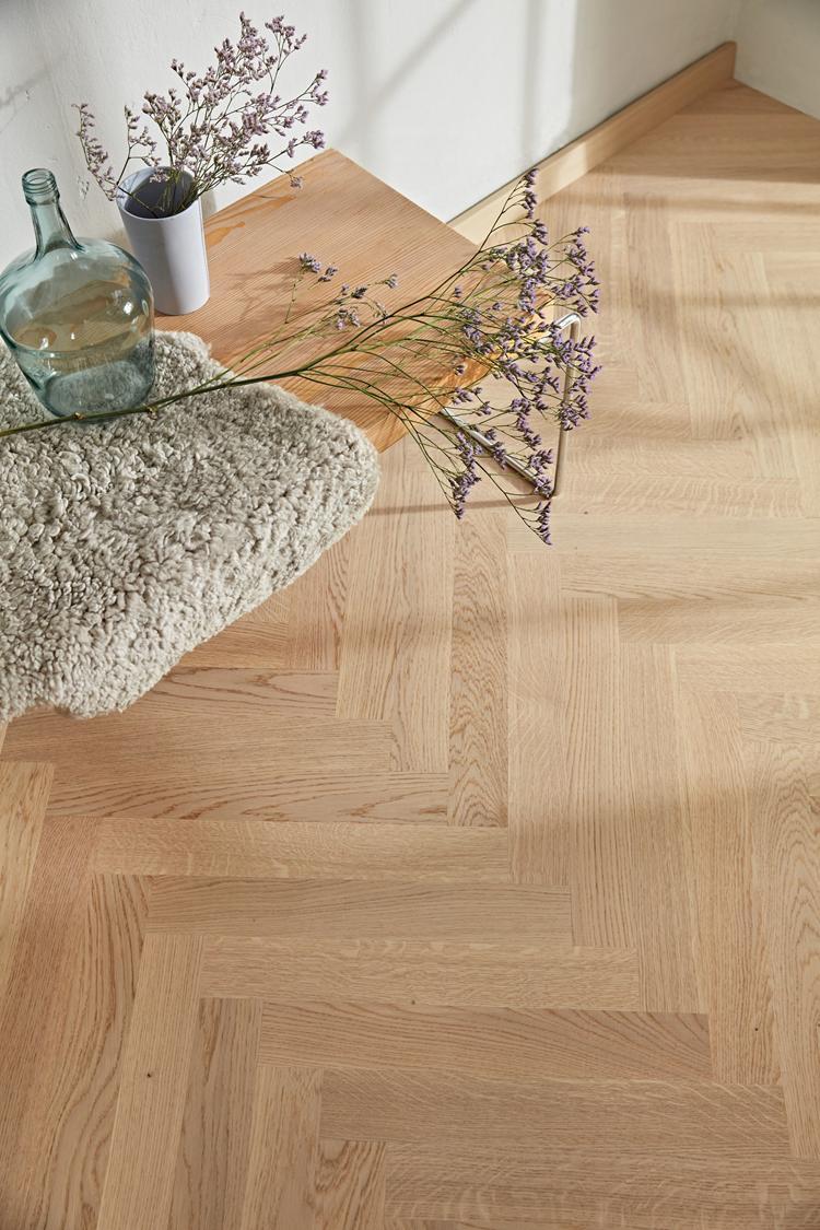Boen Engineered White Oak Herringbone Flooring, L/Matt: 10.0 x 70 x 470 mm