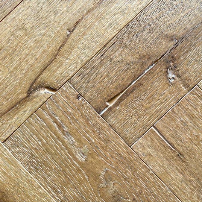 Ovara Antique Engineered Edlingham Oak Herringbone Flooring, Brushed & Matt Lacquered: 15.0 x 125 x 625 mm