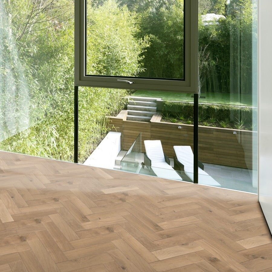 Ovara Engineered Natural Oak Herringbone Flooring, Brushed & UV Oiled: 20.0 x 120 x 600 mm