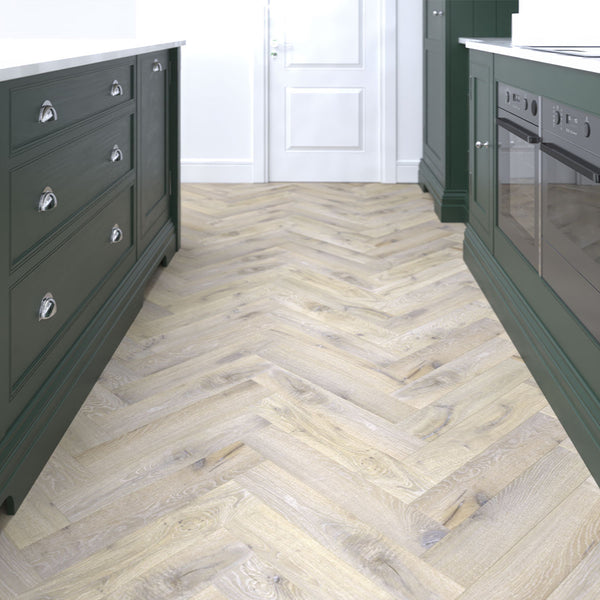 Ovara Antique Engineered Dunstanburgh Oak Herringbone Flooring, Brushed & Matt Lacquered Antique: 15.0 x 125 x 625 mm