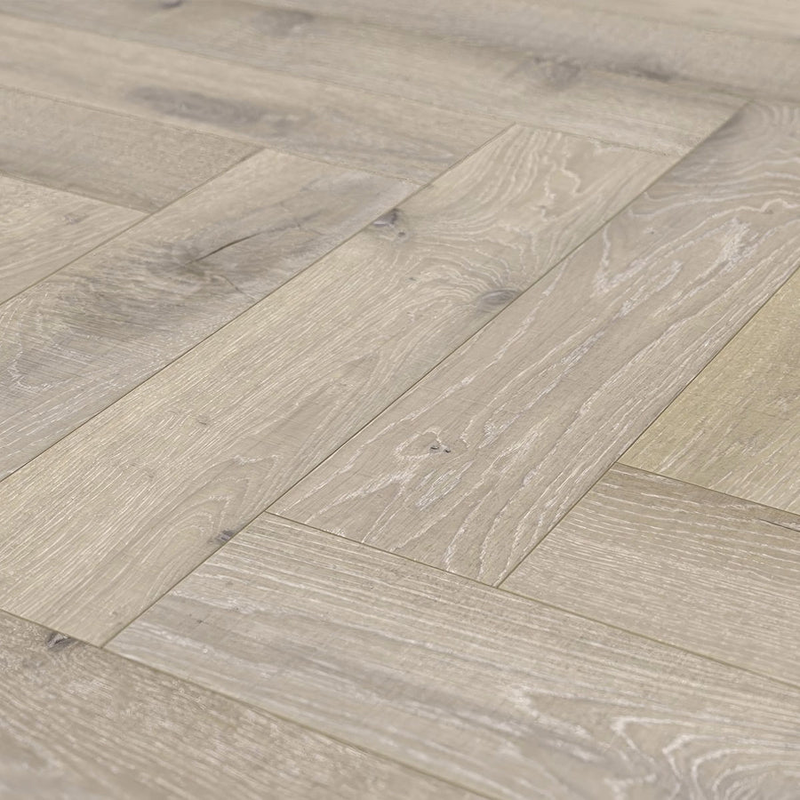 Ovara Antique Engineered Dunstanburgh Oak Herringbone Flooring, Brushed & Matt Lacquered: 15.0 x 125 x 625 mm