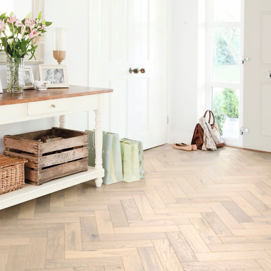 Ovara Rustic Engineered Arctic Oak Herringbone Flooring, Brushed & UV Oiled: 14.0 x 90 x 450 mm