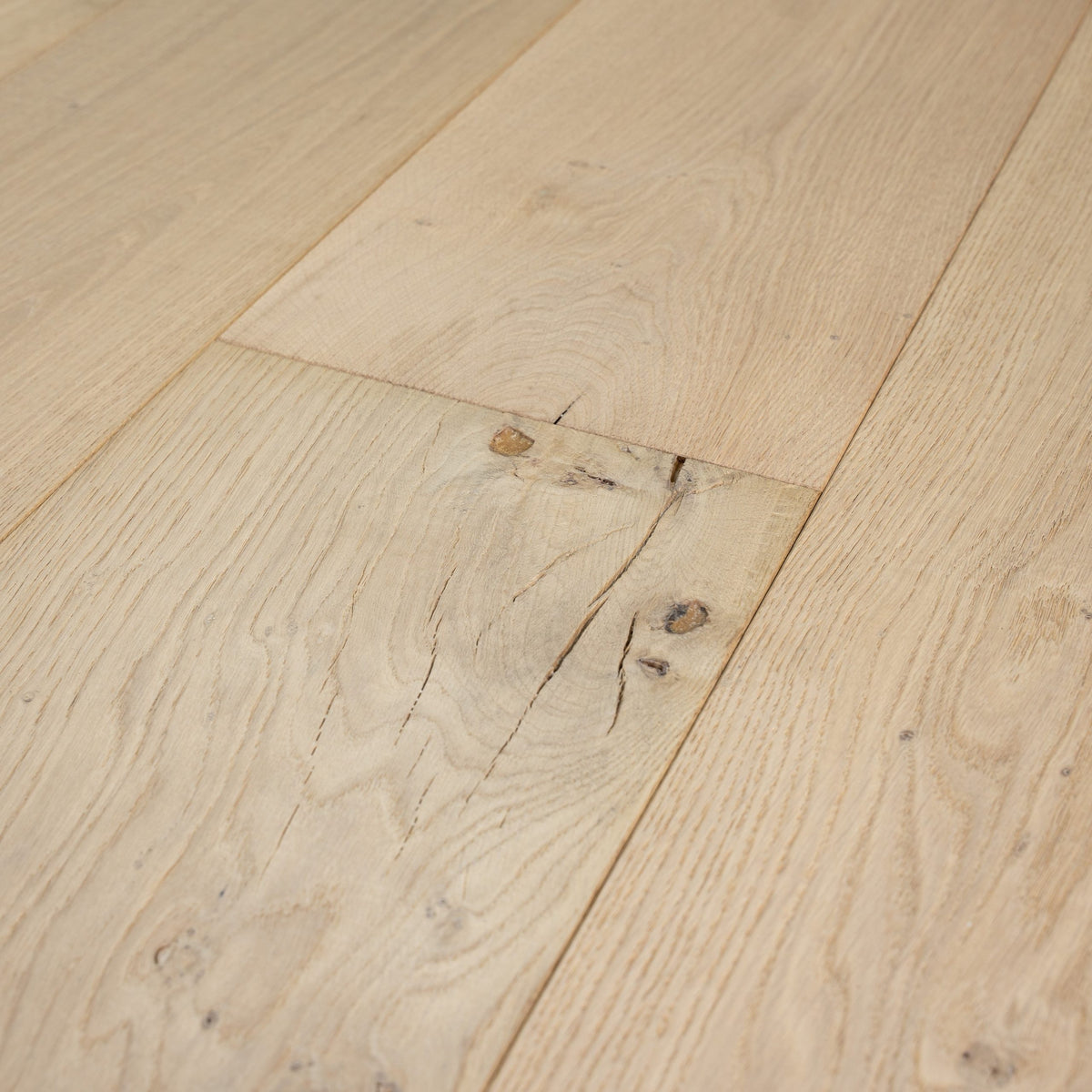 Ovara Antique Engineered Alnwick Oak Planks Flooring, Brushed & Matt Lacquered Antique: 15.0 x 235 x 2,200 mm