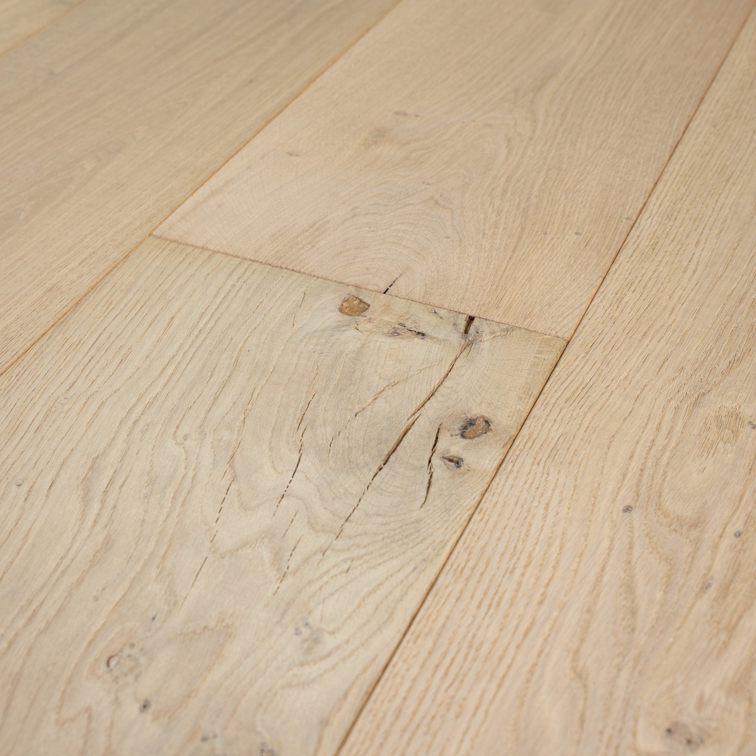 Ovara Antique Engineered Alnwick Oak Planks Flooring, Brushed & Matt Lacquered: 15.0 x 235 x 2,200 mm