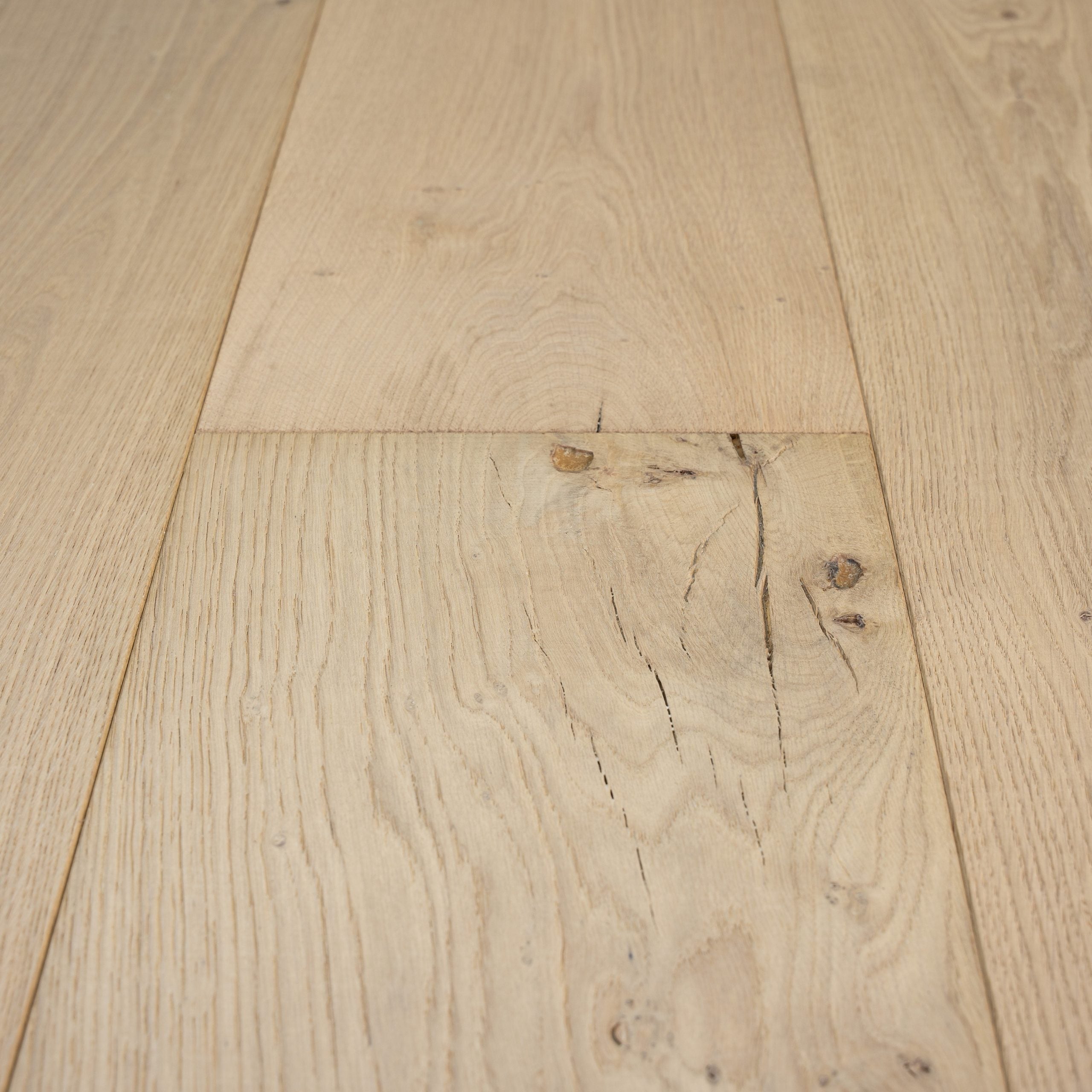 Ovara Antique Engineered Alnwick Oak Planks Flooring, Brushed & Matt Lacquered: 15.0 x 235 x 2,200 mm