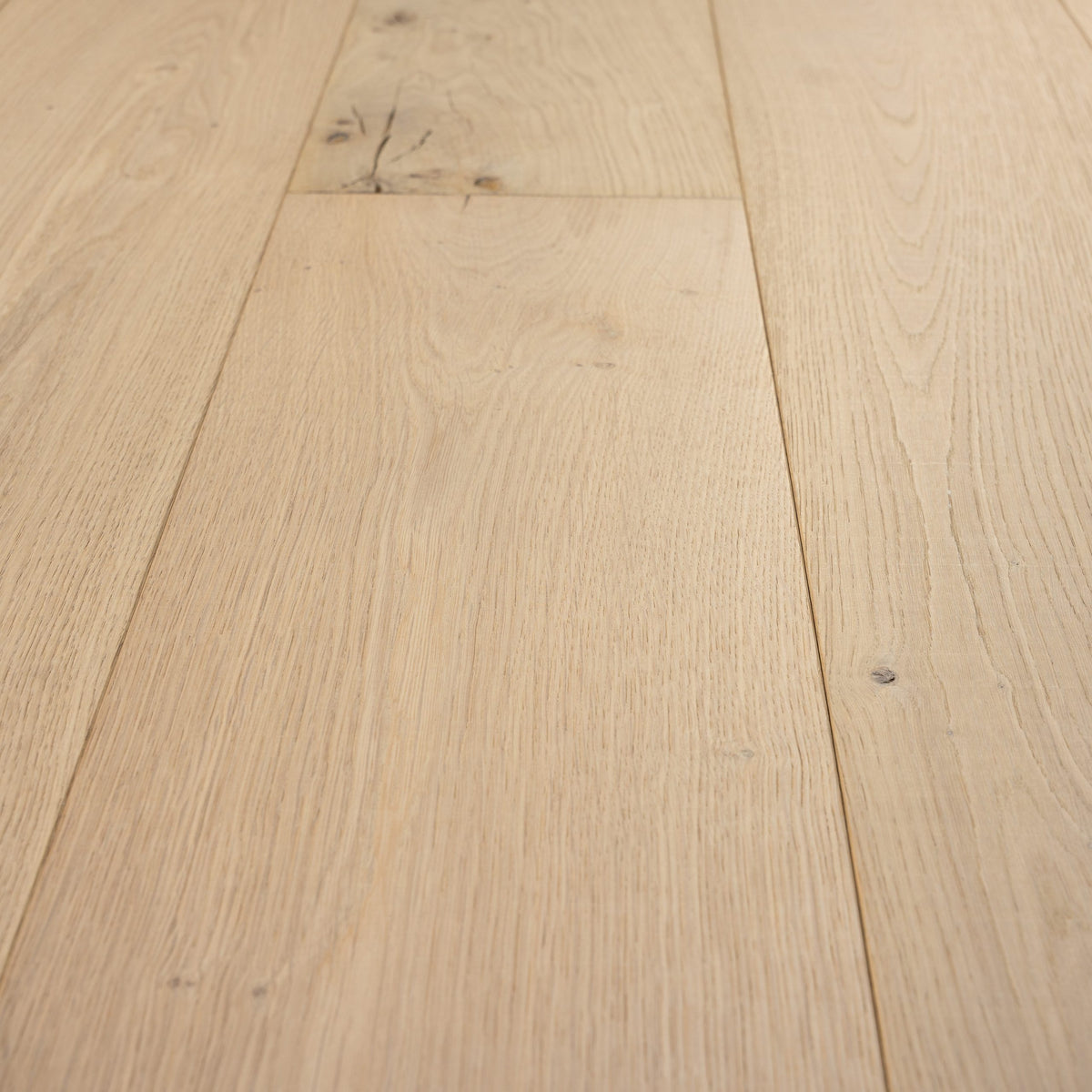 Ovara Antique Engineered Alnwick Oak Planks Flooring, Brushed & Matt Lacquered Antique: 15.0 x 235 x 2,200 mm