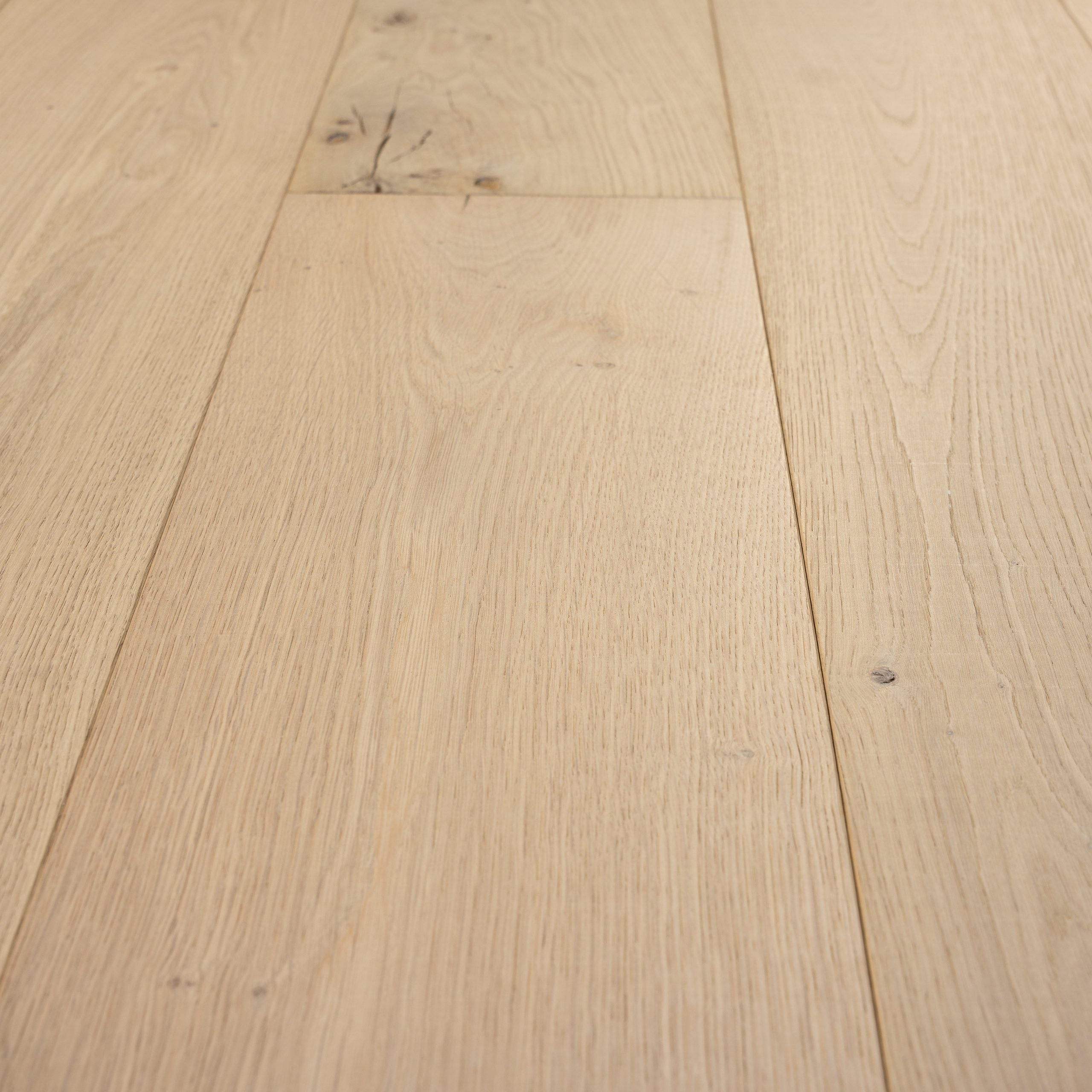 Ovara Antique Engineered Alnwick Oak Planks Flooring, Brushed & Matt Lacquered: 15.0 x 235 x 2,200 mm