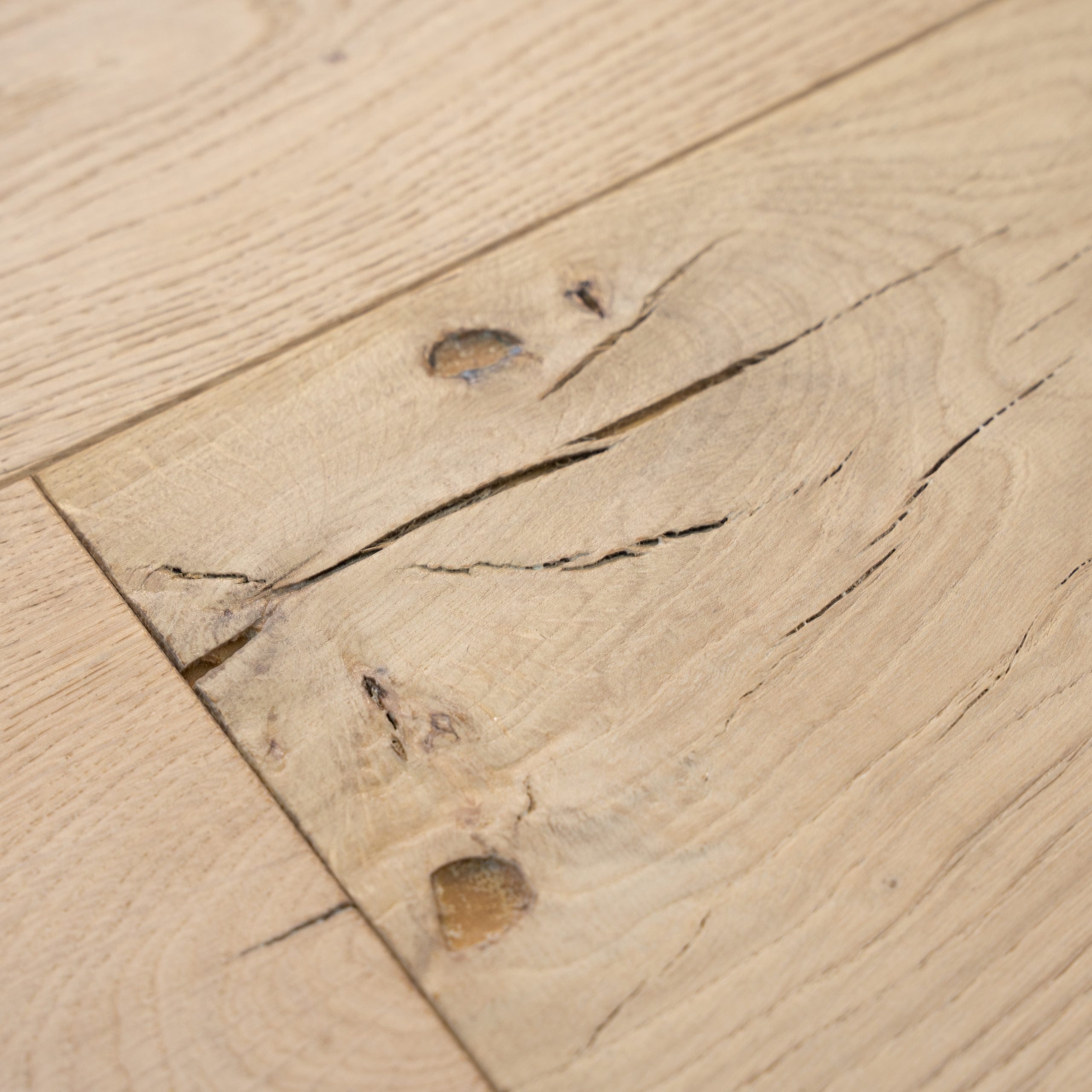 Ovara Antique Engineered Alnwick Oak Planks Flooring, Brushed & Matt Lacquered: 15.0 x 235 x 2,200 mm