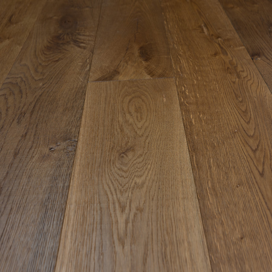 Ovara Antique Engineered Bamburgh Oak Planks Flooring, Brushed & Matt Lacquered: 15.0 x 235 x 2,200 mm