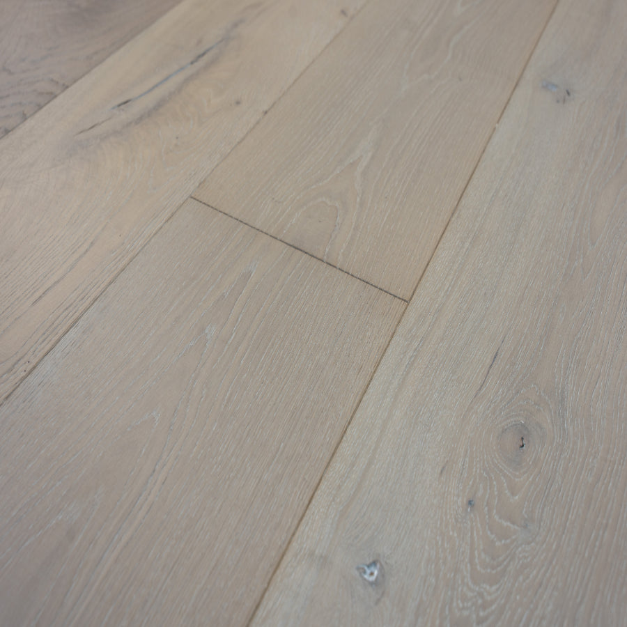 Ovara Antique Engineered Dunstanburgh Oak Planks Flooring, Brushed & Matt Lacquered: 15.0 x 235 x 2,200 mm