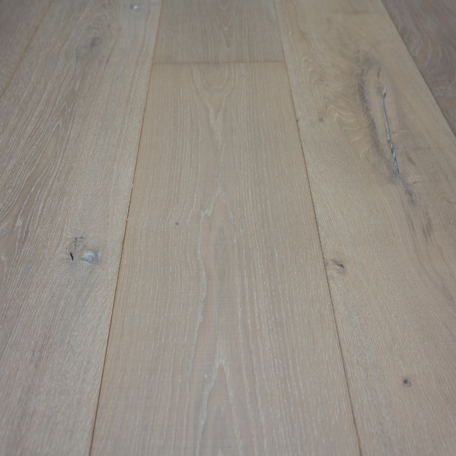 Ovara Antique Engineered Dunstanburgh Oak Planks Flooring, Brushed & Matt Lacquered: 15.0 x 235 x 2,200 mm