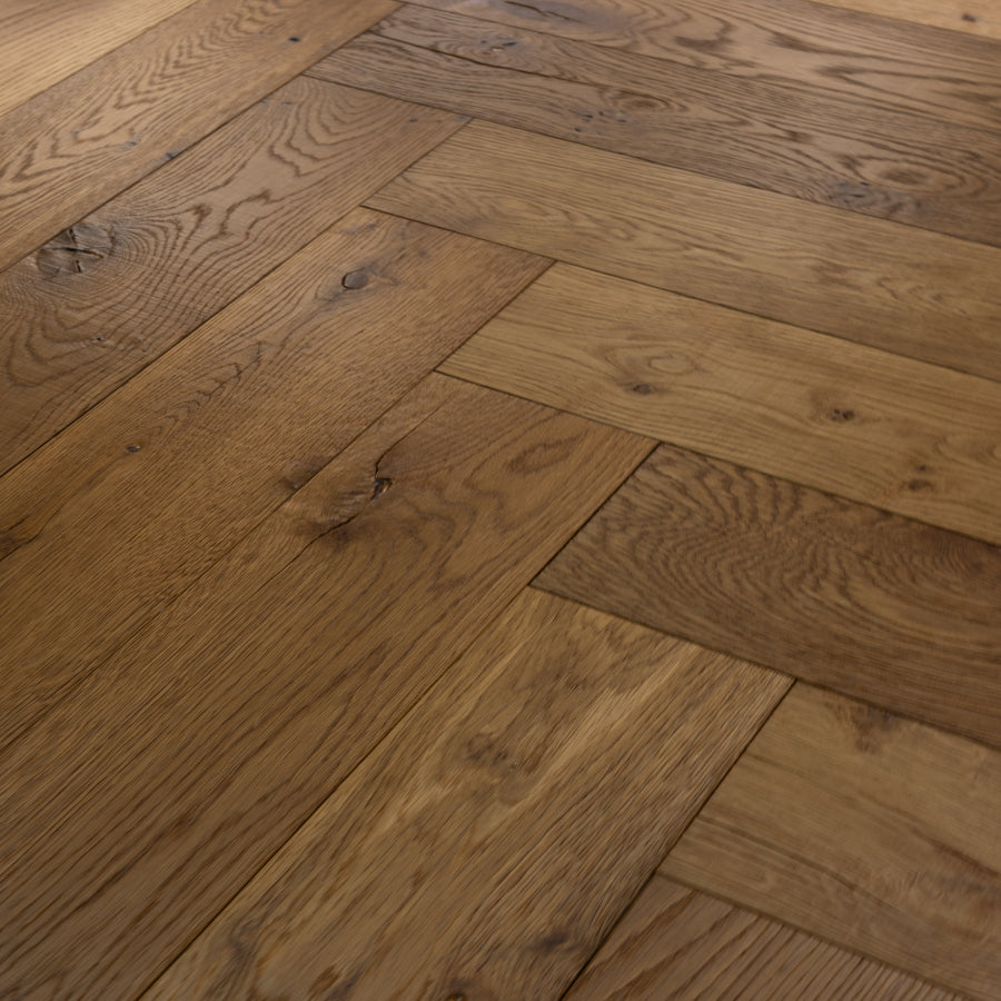 Ovara Antique Engineered Bamburgh Oak Herringbone Flooring, Brushed & Matt Lacquered: 15.0 x 125 x 625 mm