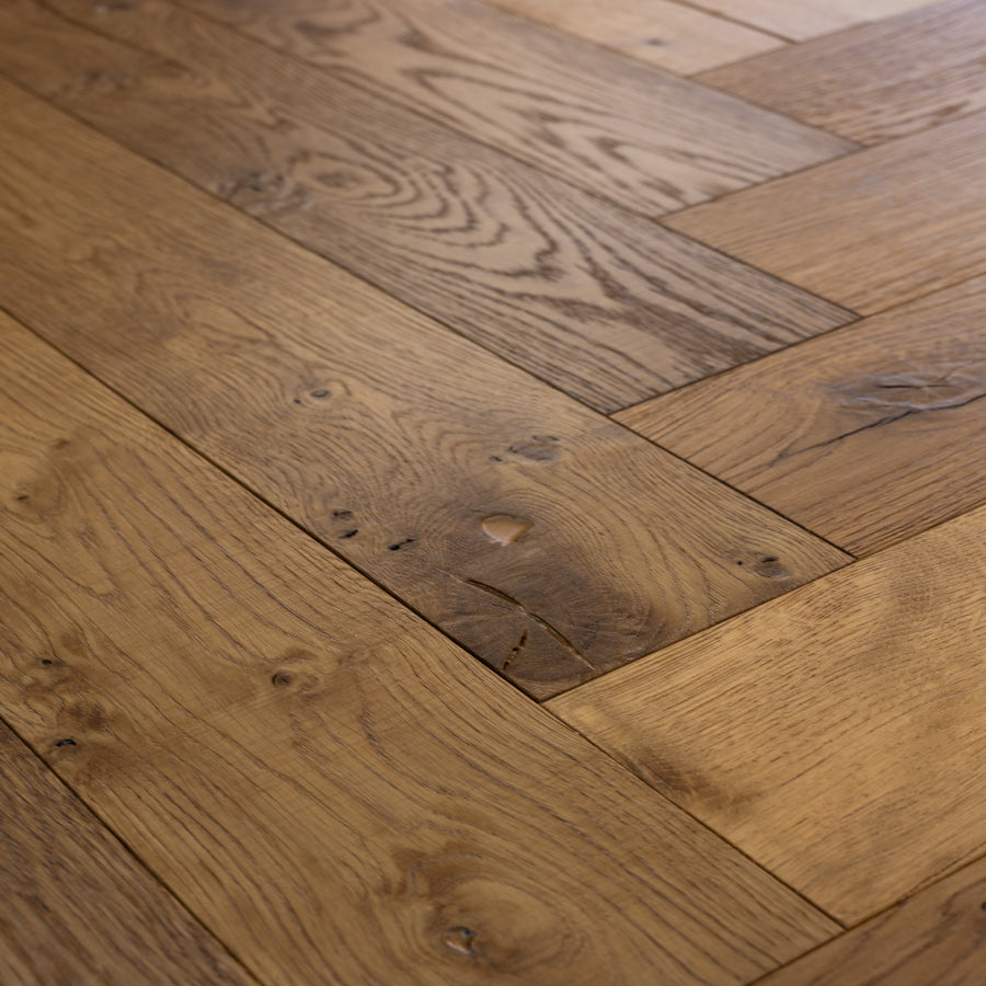 Ovara Antique Engineered Bamburgh Oak Herringbone Flooring, Brushed & Matt Lacquered Antique: 15.0 x 125 x 625 mm