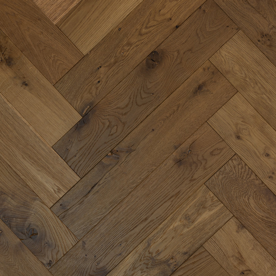 Ovara Antique Engineered Bamburgh Oak Herringbone Flooring, Brushed & Matt Lacquered: 15.0 x 125 x 625 mm