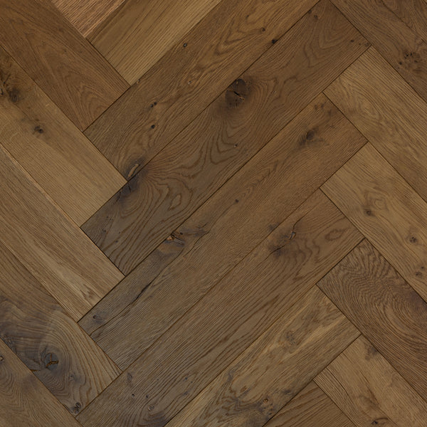 Ovara Antique Engineered Bamburgh Oak Herringbone Flooring, Brushed & Matt Lacquered: 15.0 x 125 x 625 mm