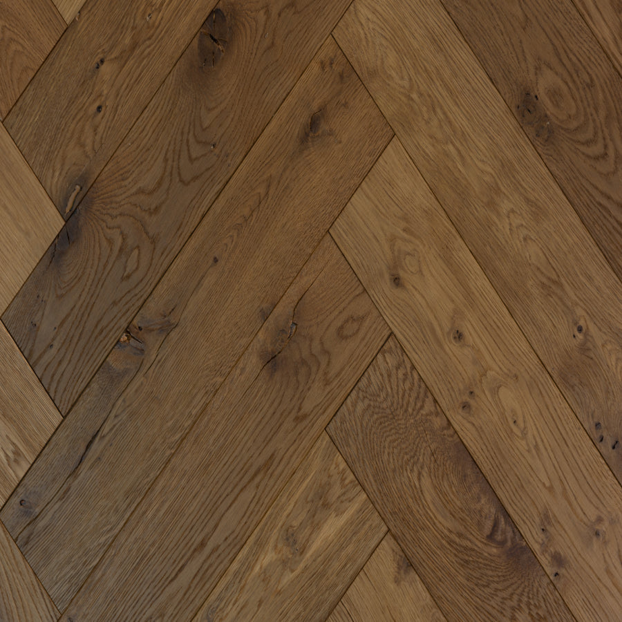 Ovara Antique Engineered Bamburgh Oak Herringbone Flooring, Brushed & Matt Lacquered: 15.0 x 125 x 625 mm
