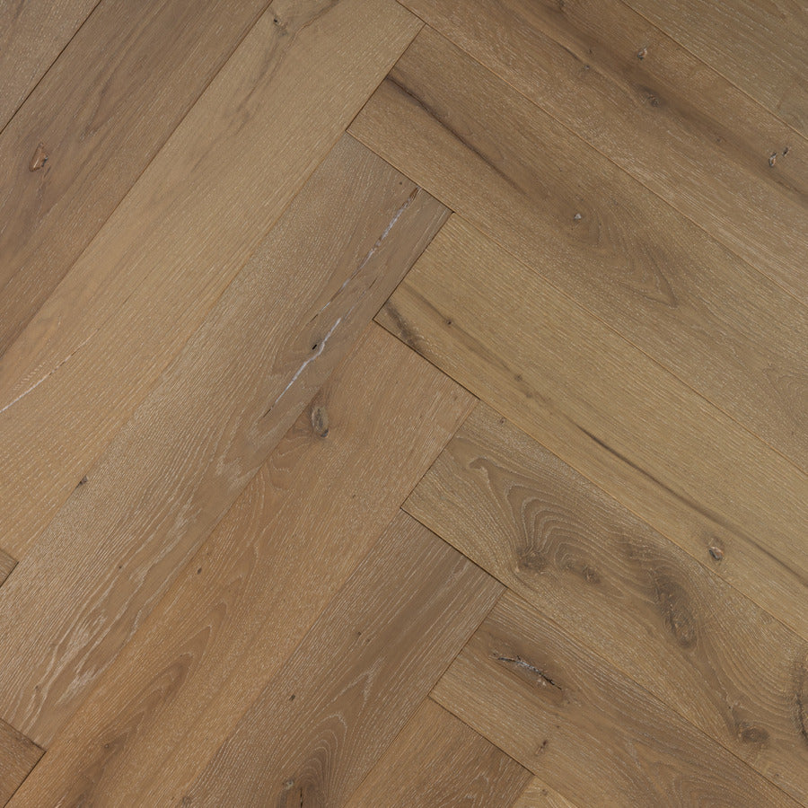 Ovara Antique Engineered Edlingham Oak Herringbone Flooring, Brushed & Matt Lacquered: 15.0 x 125 x 625 mm