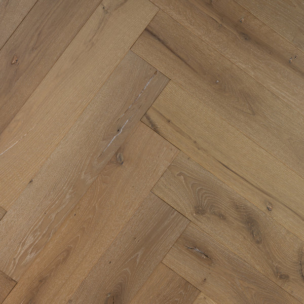 Ovara Antique Engineered Edlingham Oak Herringbone Flooring, Brushed & Matt Lacquered: 15.0 x 125 x 625 mm