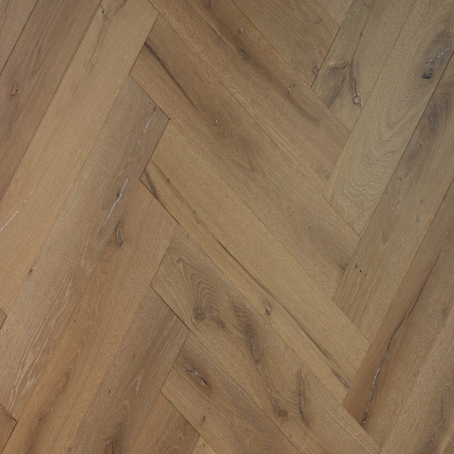 Ovara Antique Engineered Edlingham Oak Herringbone Flooring, Brushed & Matt Lacquered: 15.0 x 125 x 625 mm