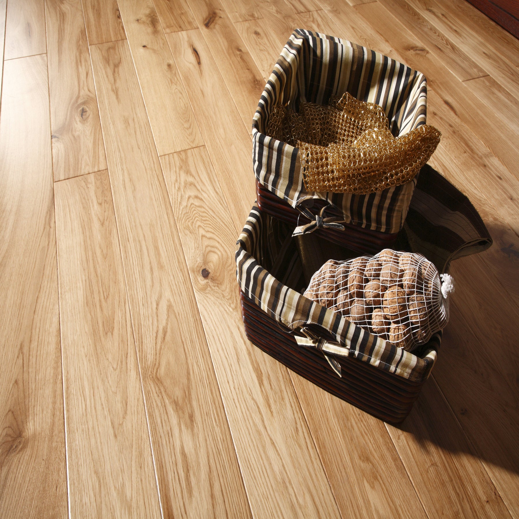 Ovara  Engineered Natural Oak Planks Flooring, Brushed & Matt Lacquered: 14.0 x 180 x 1,800 mm