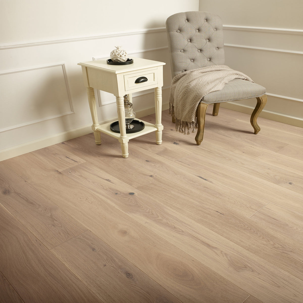Ovara Engineered Invisible Oak Planks Flooring, Brushed & Matt Lacquered: 14.0 x 180 x 1,800 mm