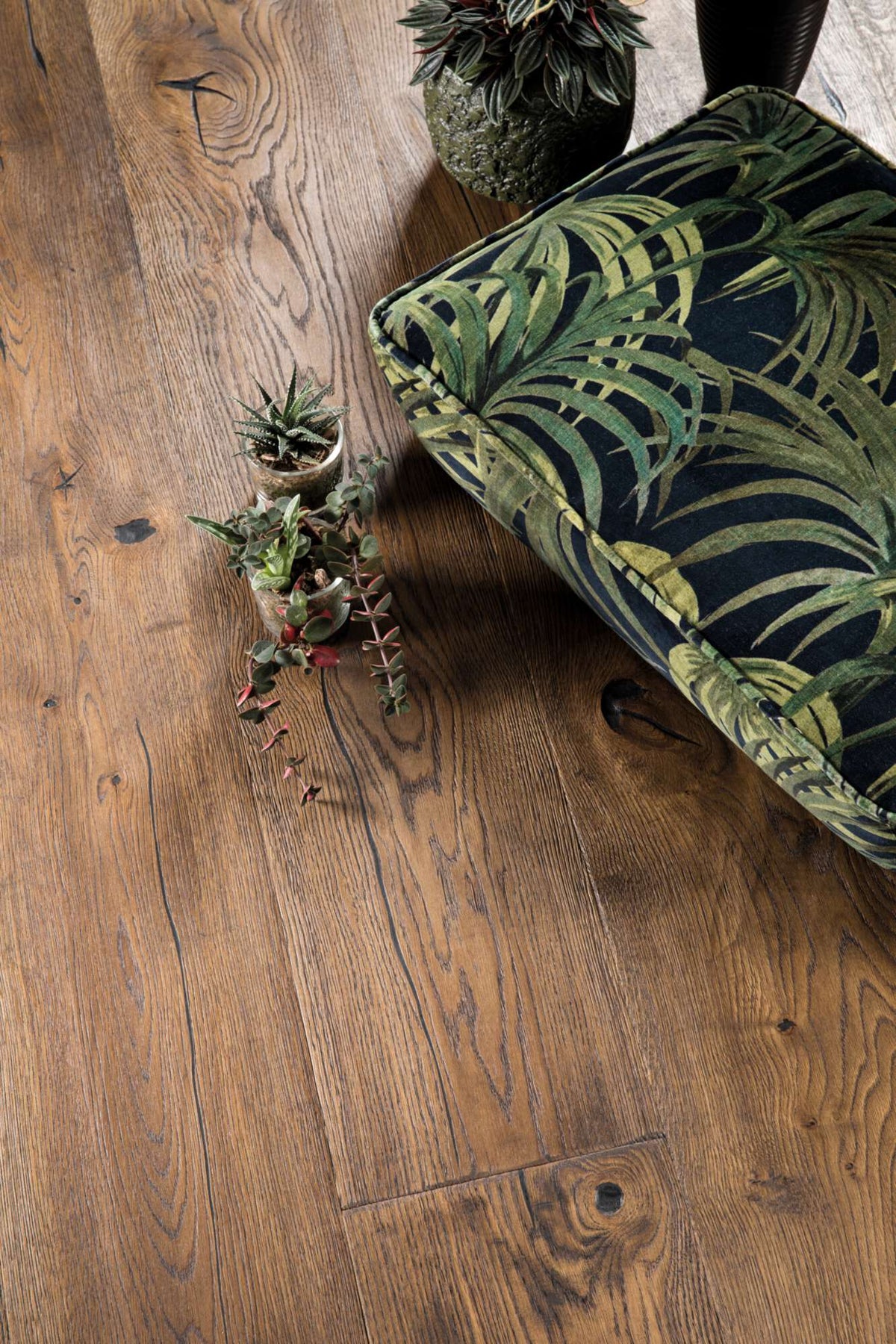 Boen Espressivo Engineered Antique brown Oak Planks Flooring, Brushed & L/Natural: 14.0 x 209 x 2,200 mm